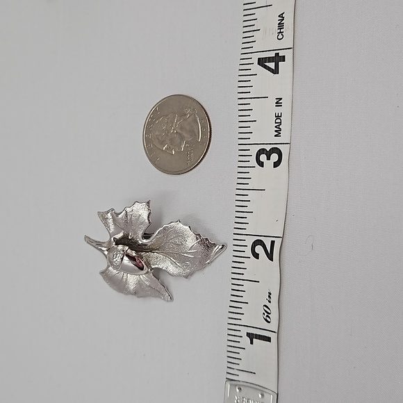 Vintage Marino Silver Tone Leaf with Acorn Clip Earrings Signed - Picture 8 of 10